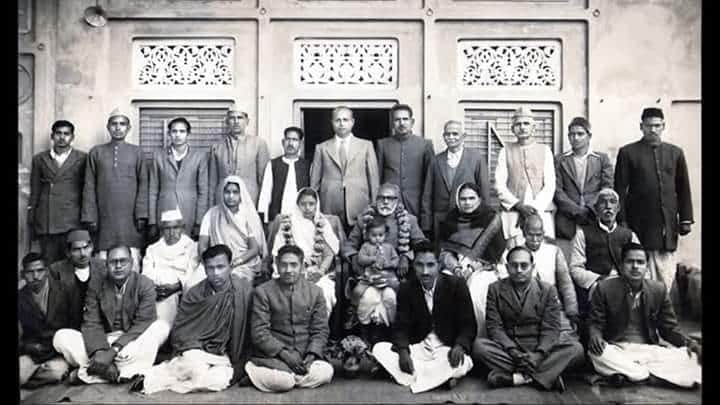 Guru Maharaj & Jia Maa with practitioners 